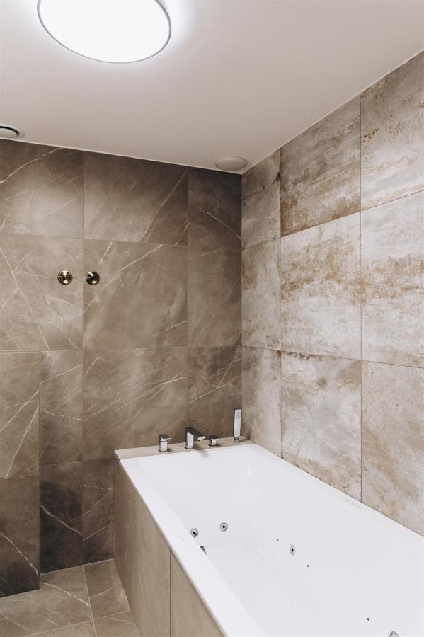 Like Home 2 Sauna,Jacuzzi & Spa Swidnica  Exterior photo
